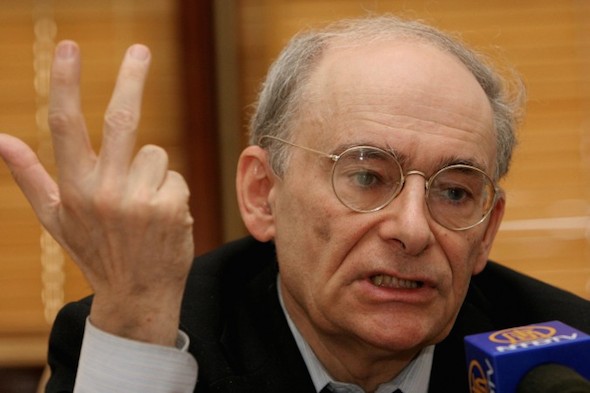 The international human rights lawyer David Matas gestures as he speaks during a press conference in Hong Kong, July 17, 2006, on the illegal harvesting of human organs in mainland China. (Woody Wu/AFP/Getty Images)