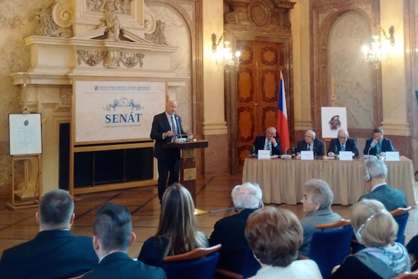 Ethan Gutmann speaks at the Family In Times of Unfreedom International Conference in the Main Hall of the Wallenstein Palace, Senate of Czech Parliament, Feb. 25, 2015. (Epoch Times)