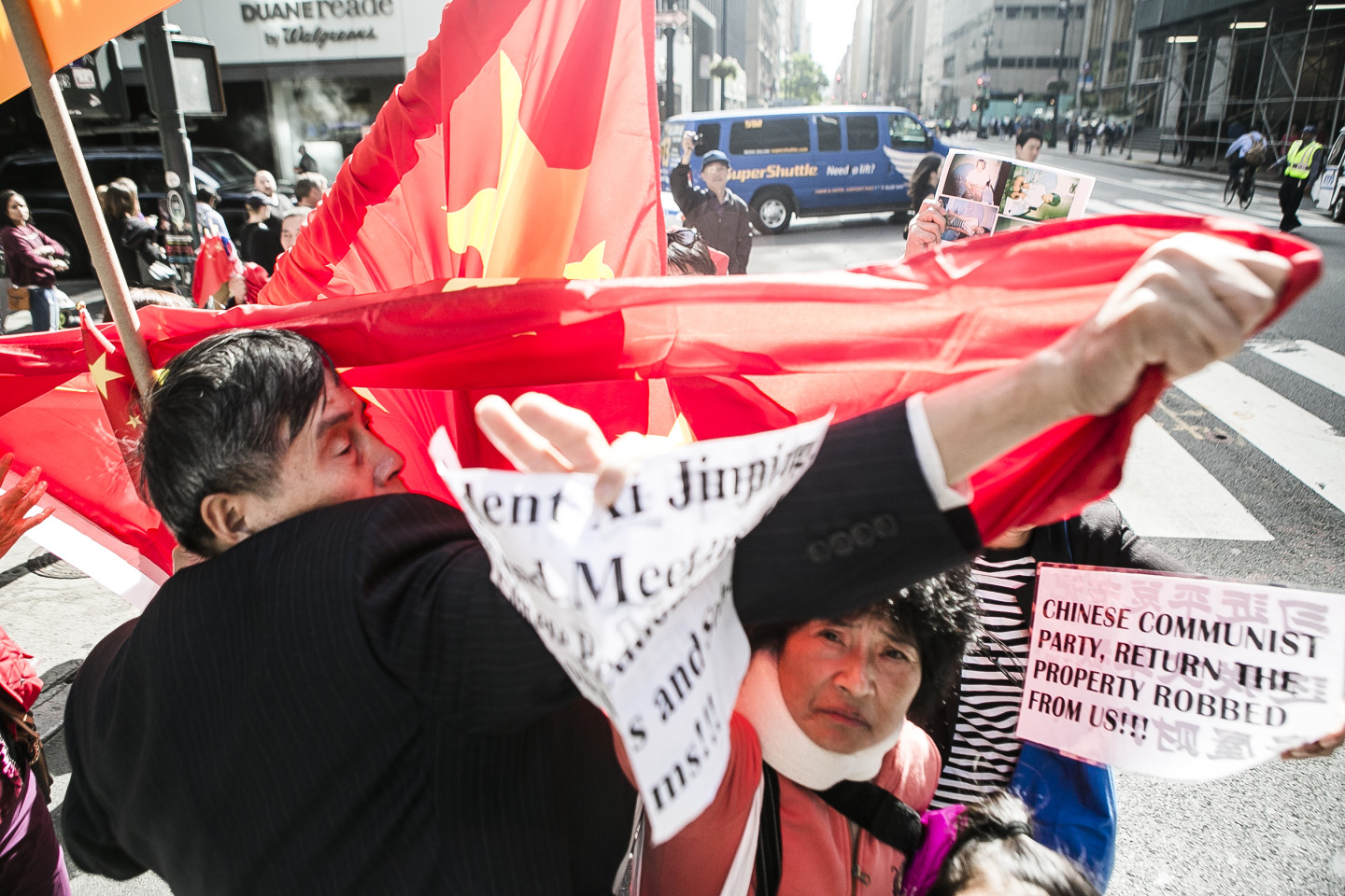 Chinese Consulate Uses Flags to Suppress Freedom of Speech During Xi Jinping's New York Visit