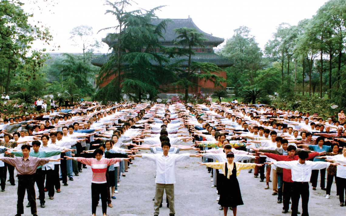 Large Falun Gong group exercise in Chengdu, China.